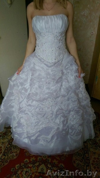 Продам красивое свадебное платье, за хорошую цену! Юбка с 3 кольцами в подарок - Изображение #1, Объявление #1380052